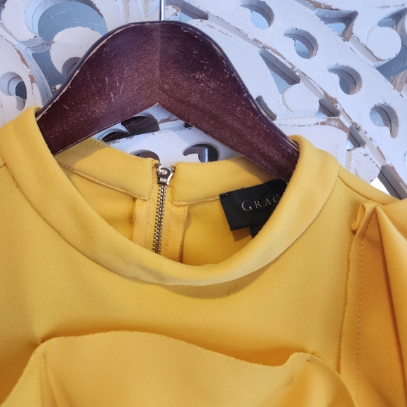 GRACIA YELLOW FLORAL BLOUSE SHORTS SLEEVES BACK ZIPPER WOMENS SIZE SMALL - Picture 7 of 10